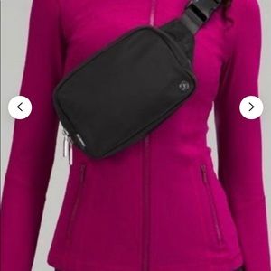 NWT Lululemon Everywhere Belt Bag (Large)